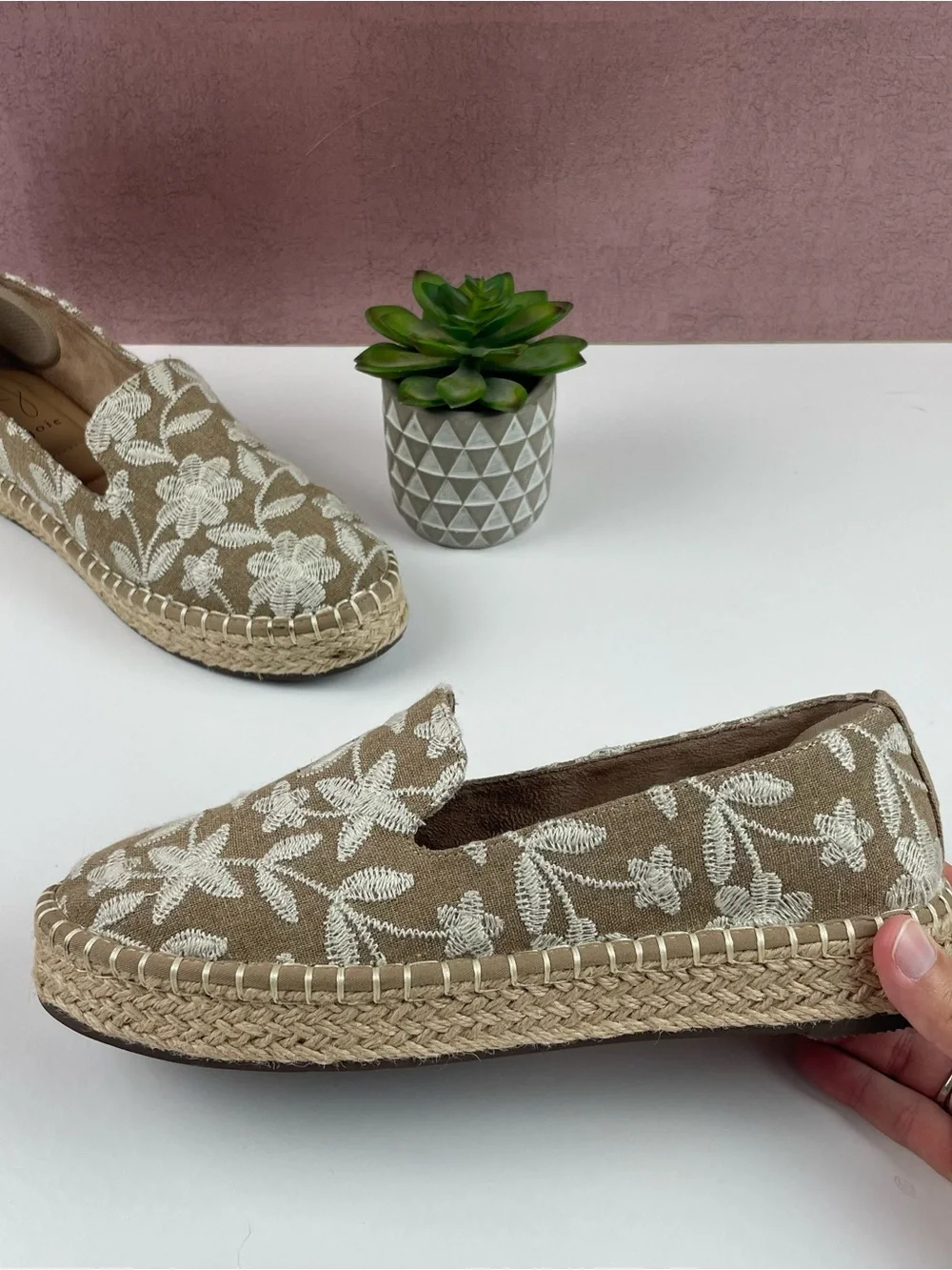 Joie Tan White Floral Embroidered Cara Espadrille Shoes Women Size 8.5